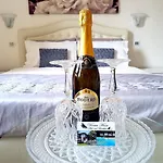 Vanessa House Bed & Breakfast 4*