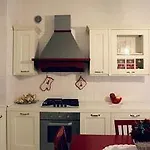 Bed and Breakfast Vanessa House 4*