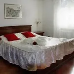 Vanessa House Bed and Breakfast 4*