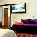 Vanessa House Bed & Breakfast 4*