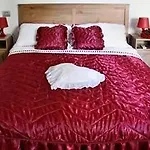 Vanessa House Bed & Breakfast 4*