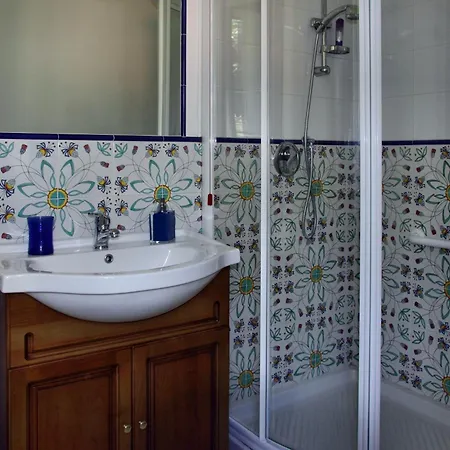 Couette-café Vanessa House 4*