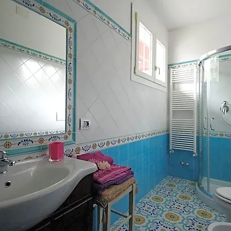 Vanessa House 4*