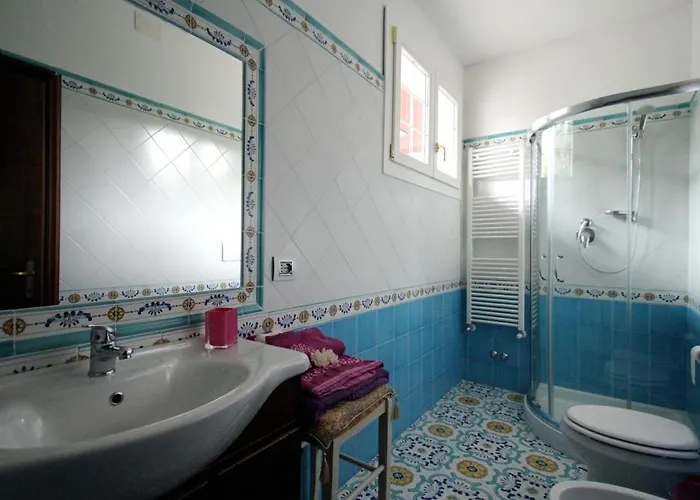 Vanessa House 4*